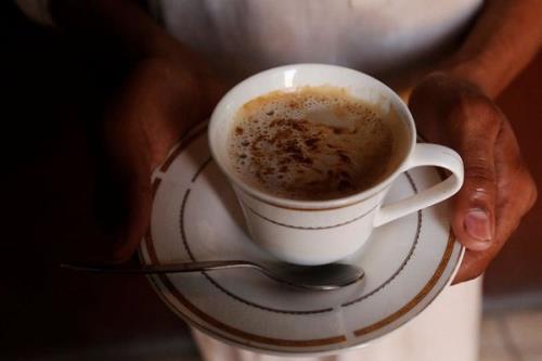 نوشیدن بیشتر از 3 فنجان قهوه در روز با خطر نارسایی کلیه مرتبط می باشد